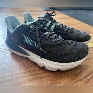 Altra Provision 6